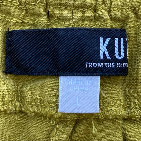 Kut from the Kloth Smocked Waistband Linen Blend Short - Picture 6 of 11